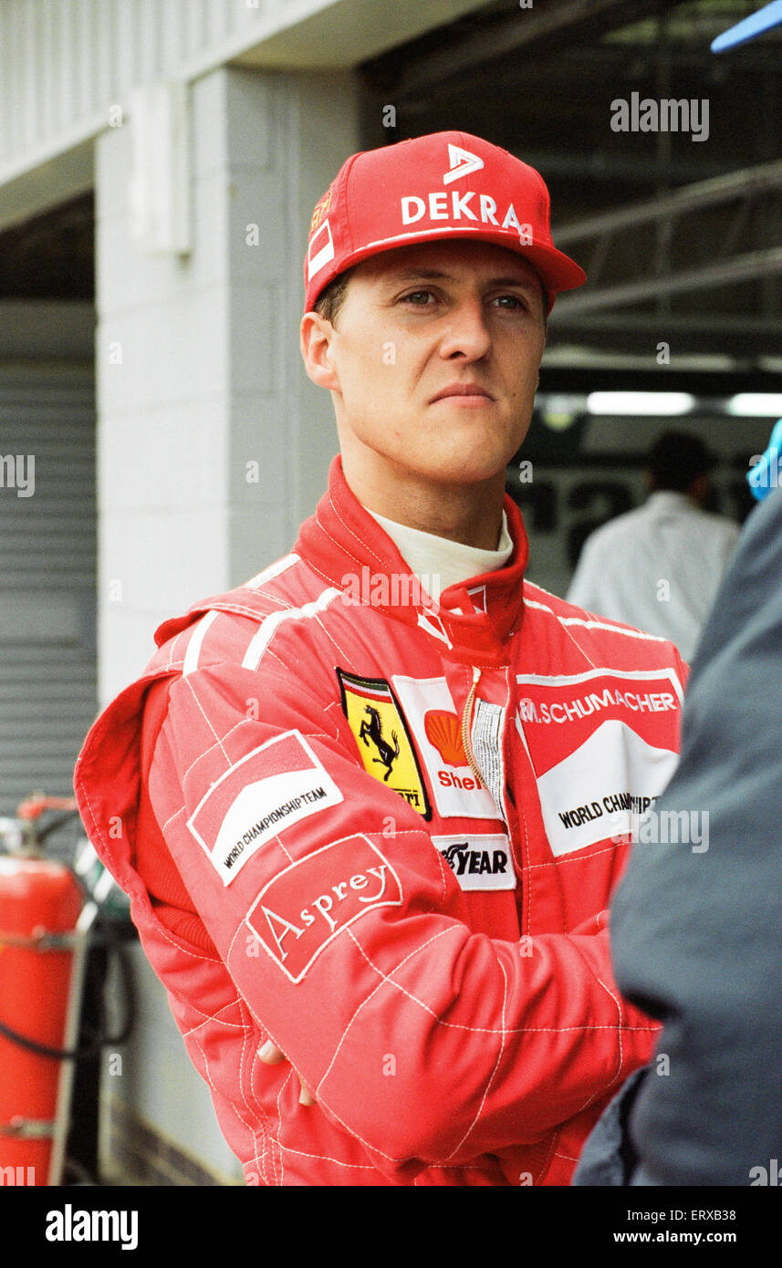 Michael Schumacher geboren 3. Januar 1969 ist ein ehemaliger deutscher Rennfahrer. Schumacher ist eine siebenfache Formel-1-Weltmeister und gilt weithin als eines der größten F1-Fahrer aller Zeiten. Er hält viele Formel-1 Fahrer Aufzeichnungen, einschließlich die meisten Meisterschaften Rennsiege schnellste Rennrunden-Positionen Pole und die meisten Rennen in einer Saison - 13 im Jahr 2004 gewann. Im Jahr 2002 wurde er der einzige Fahrer in der Formel1 Geschichte, in die Top drei in jedem Rennen der Saison zu beenden und dann auch brach der Rekord für die meisten aufeinander folgenden Podium endet. Laut der offiziellen Formel-1-Website ist er Stockfoto