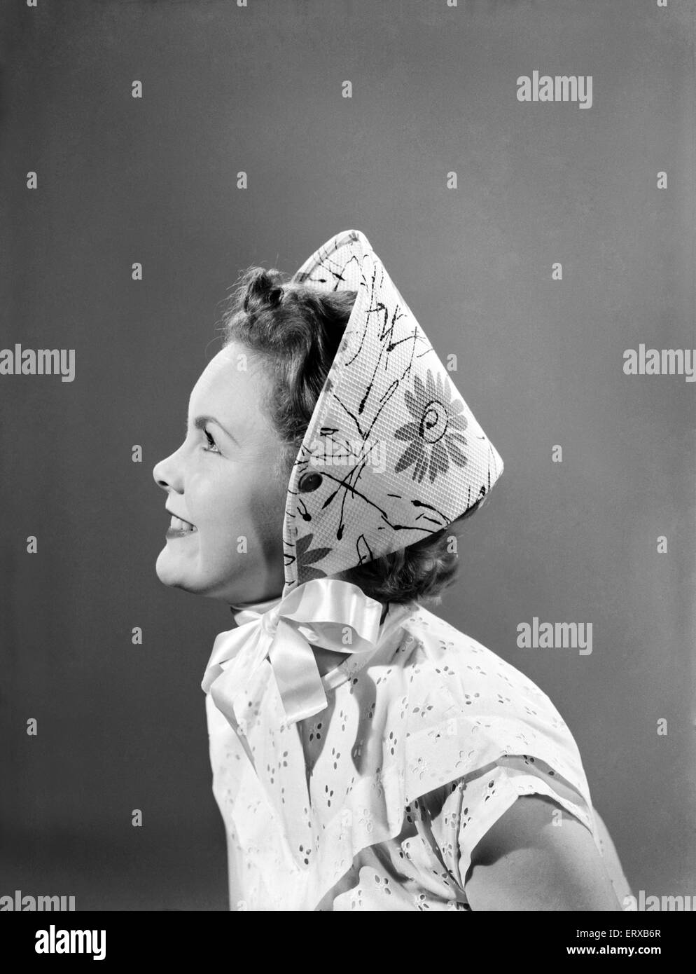 Damenbekleidung, Mode, Hüte. 1955 Stockfoto