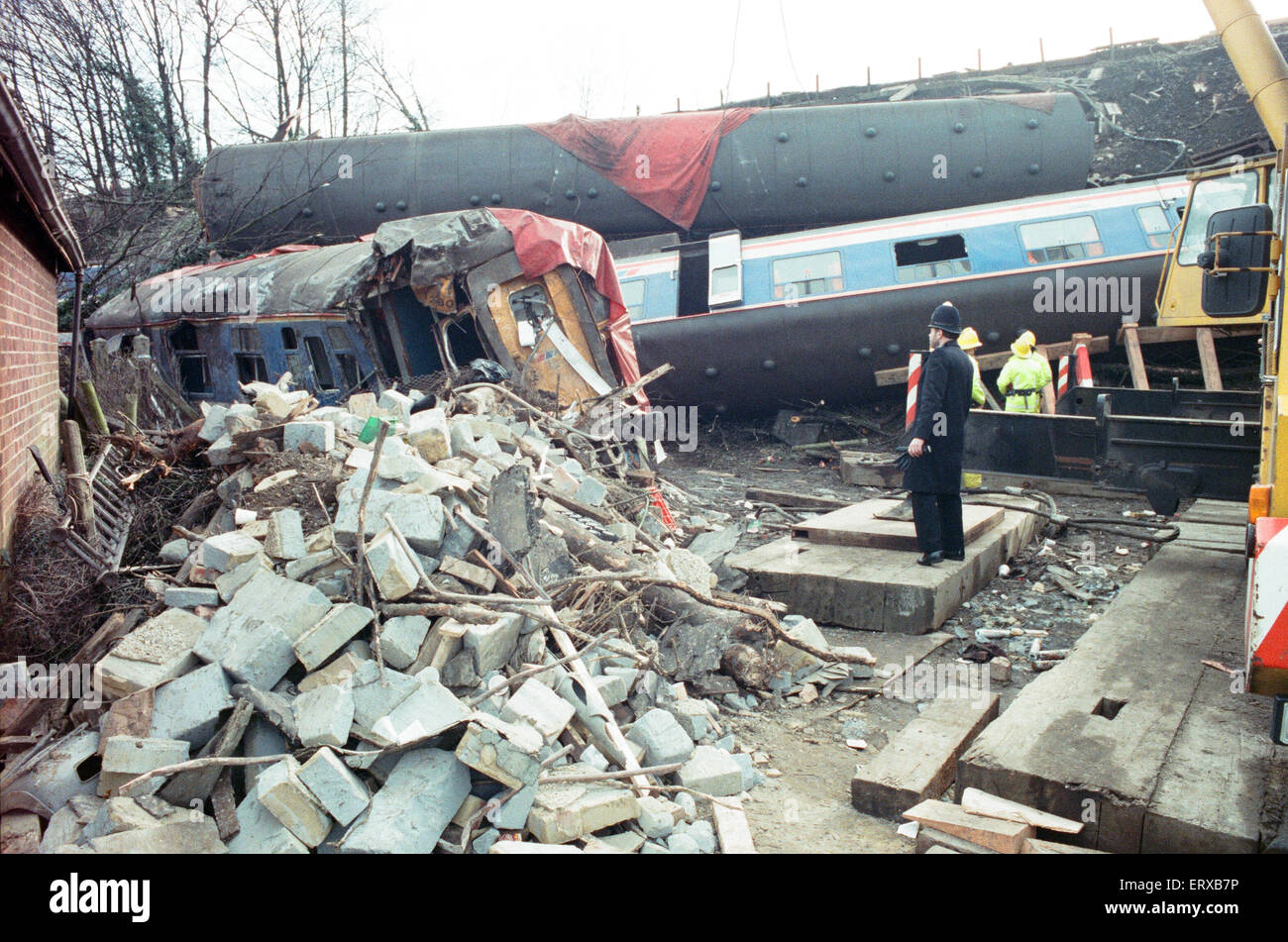 Purley Zugunglück am 4. März 1989 die 12:50 von Horsham hielten an Purley Bahnhof. Wie es die Station verlassen, es von der langsamen Linie gekreuzt, um die Linie fast planmäßig und um 13:39 wurde getroffen von hinten durch die folgenden 12:17 von Littlehampton Stockfoto