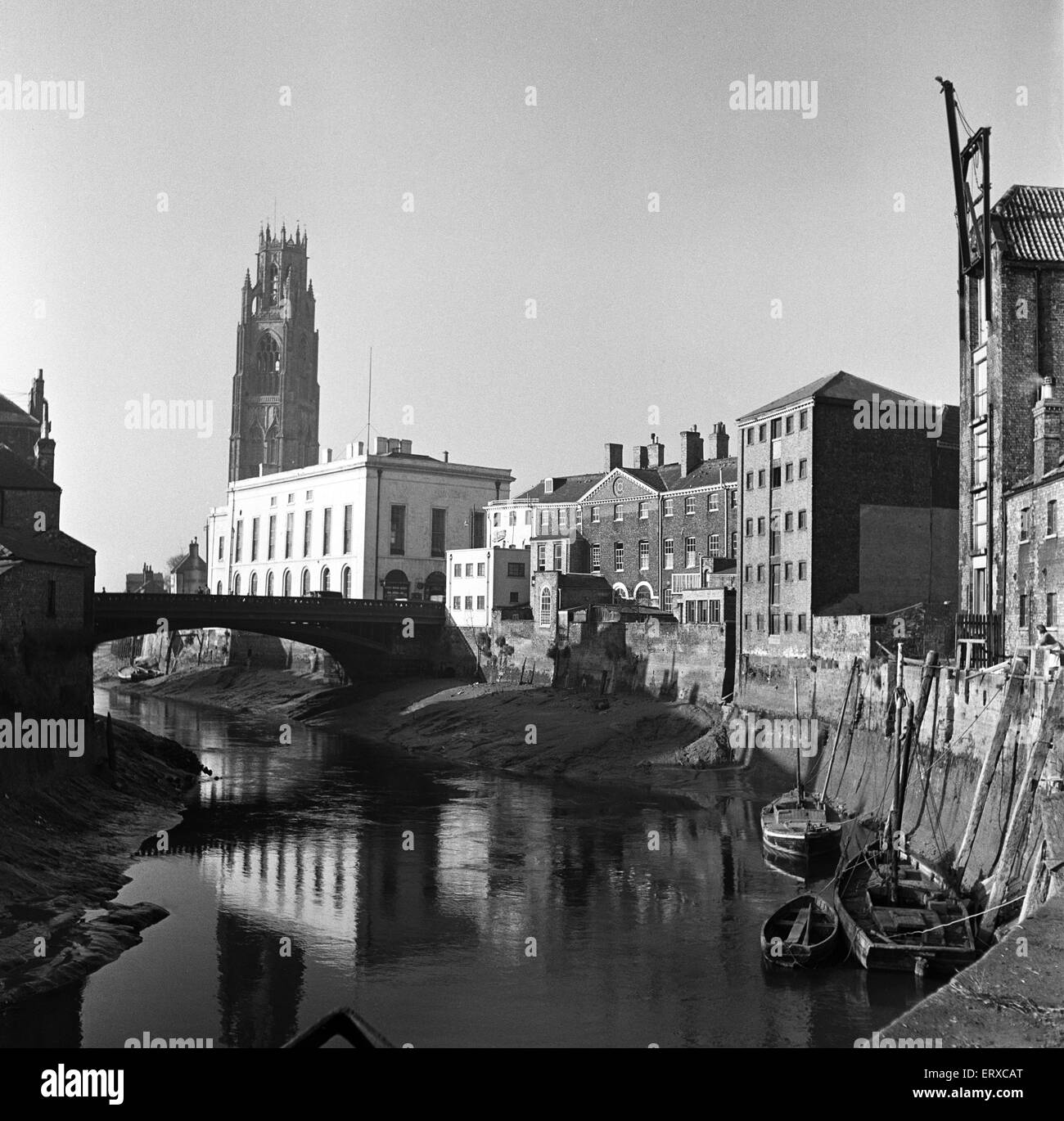 Blick auf die Stadtbrücke und St Botolph Kirche in Boston, Lincolnshire. 2. April 1953. Stockfoto