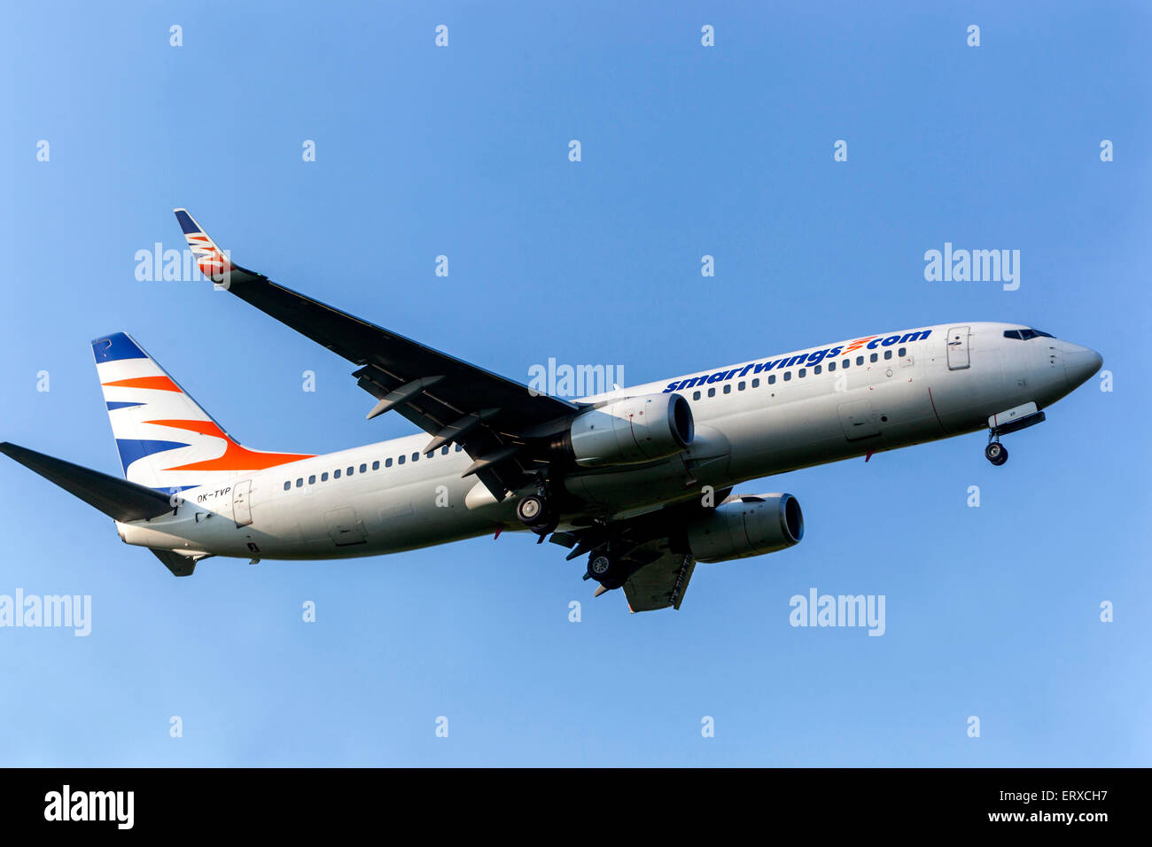 Boeing 737 Betrieben von smartwings Landeanflug Prag, Tschechische Republik Stockfoto
