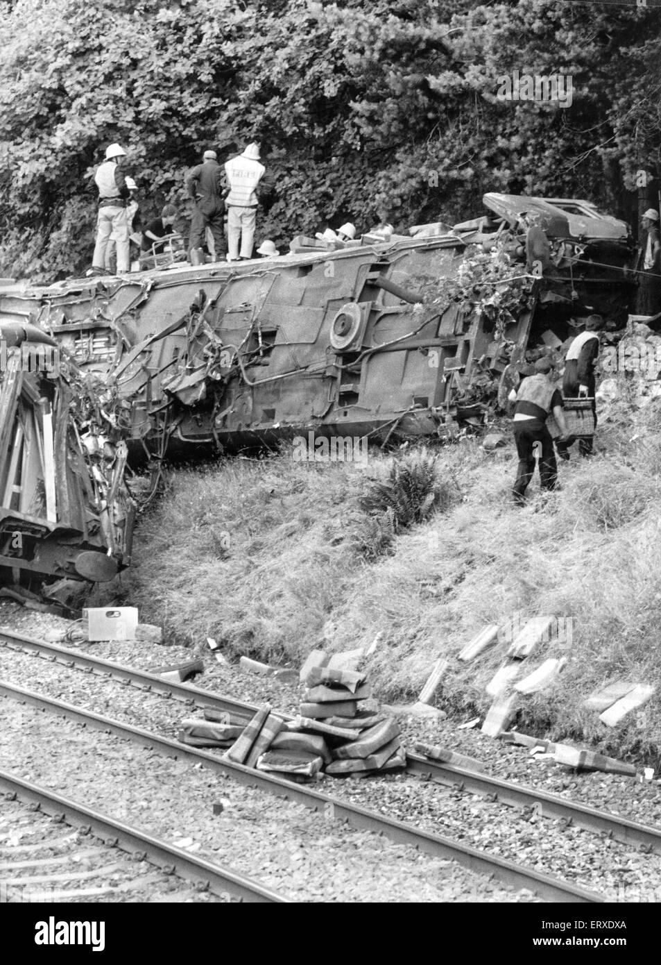 Polmont Zugunglück: auf Montag, 30. Juli 1984 ein westwärts Schnellzug der 17:30 von Edinburgh Waverley, Glasgow Queen Street Service.  Nach dem passieren der Kreuzung für Stirling des Lokführers John Tennant entdeckt eine Kuh auf der Linie beim Schneiden auf dem Ansatz zu Falkirk High Station und angewendet die Notbremse. Der Zug konnte nicht rechtzeitig schlagen die Erwachsenen Ayrshire Kuh beendet werden. Die Auswirkungen verursacht den ganzen Zug entgleisen. Die Verluste waren vor allem in den zwei führenden Wagen und die meisten Todesfälle wurden durch Passagiere, durch Windows ausgeworfen oder von anderen Personen oder Gegenständen getroffen Stockfoto