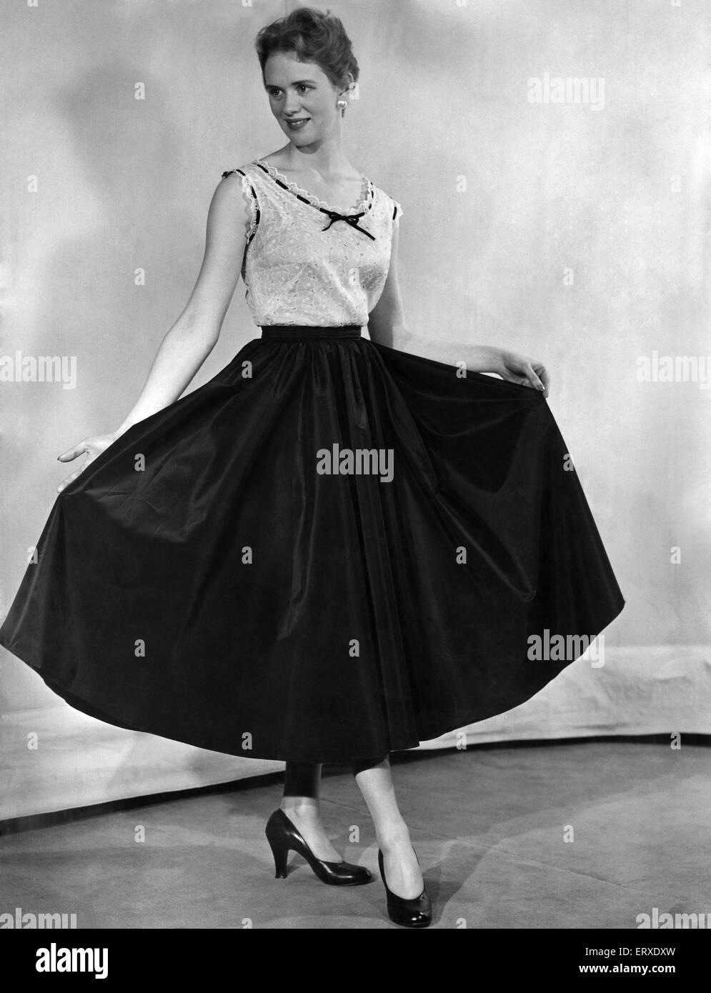 Ein Mode-Foto vom Dezember 1953. Stockfoto