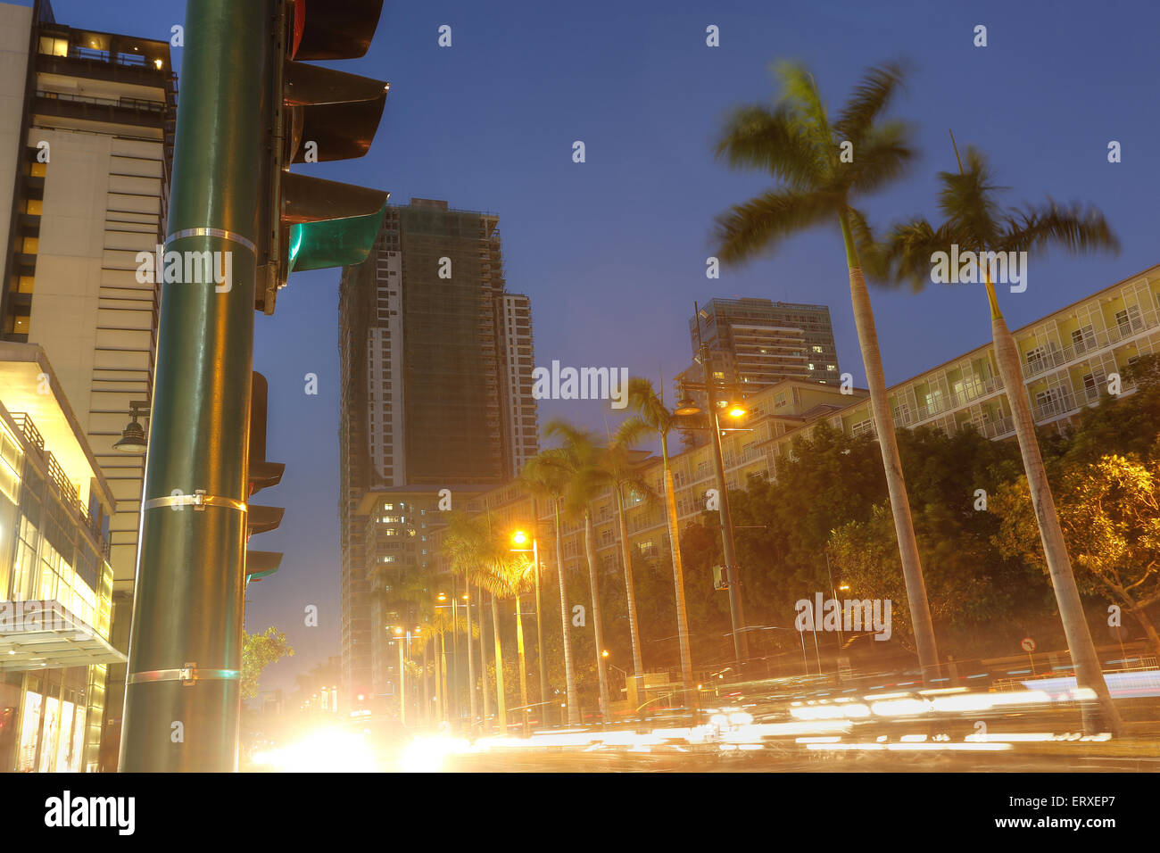 Manila, Taguig Stadt in der Dämmerung Stockfoto