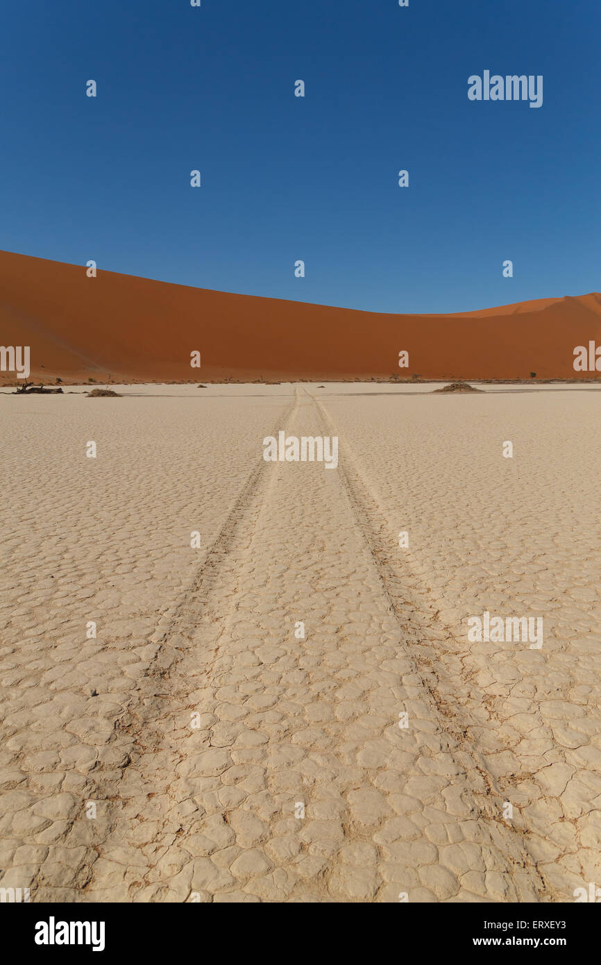 Offroad-Tracks bei Hidden Vlei, Sossusvlei Namibia Stockfoto