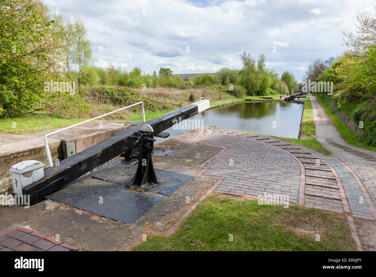 2 Mit dem Gatter geöffnet auf der Walsall Branch Canal, West Midlands, England, Großbritannien Stockfoto