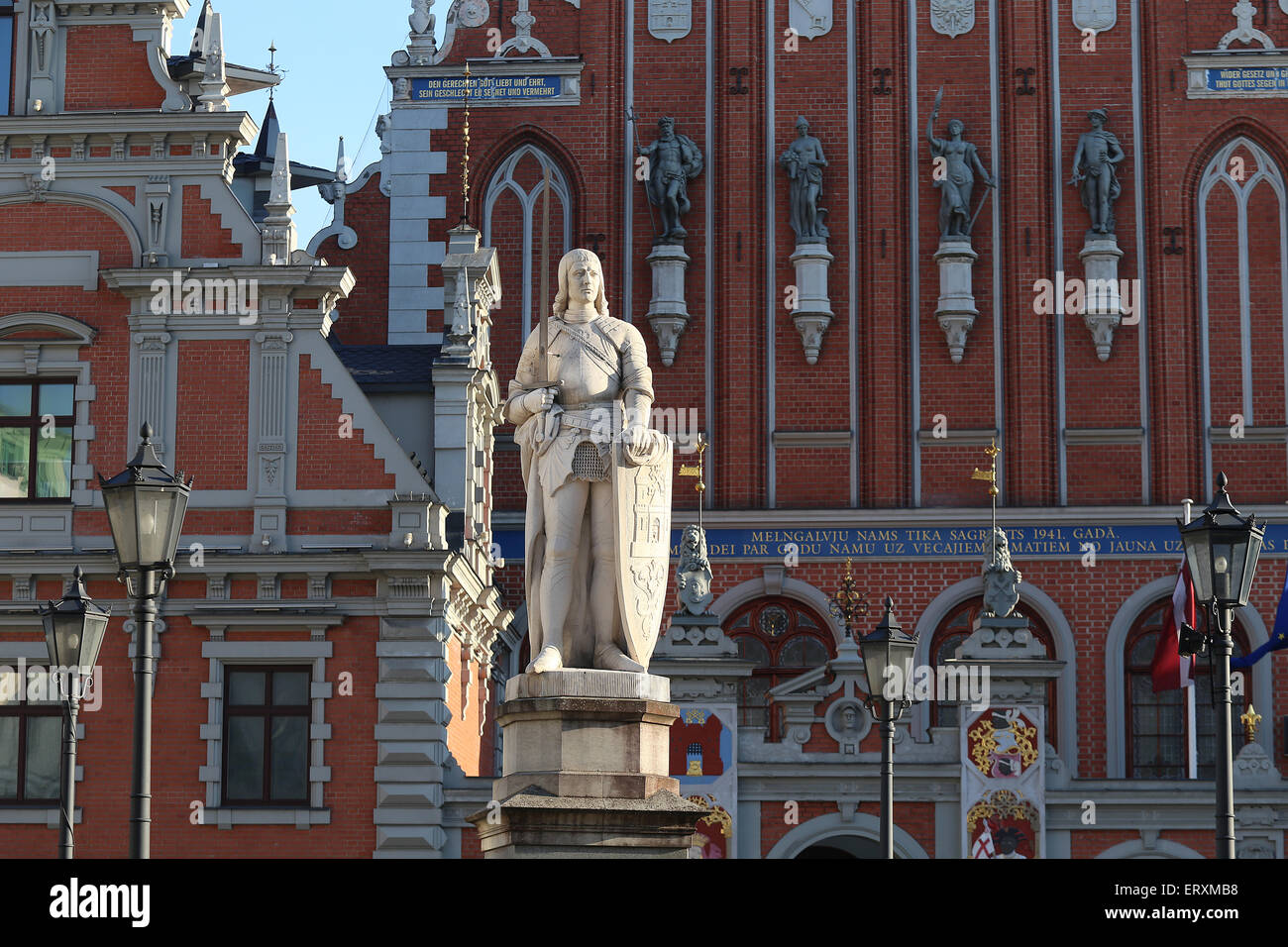 Statue der Roland.On Hintergrund Blackheads.Town Hall Square, Riga, Lettland, Europa-Haus Stockfoto