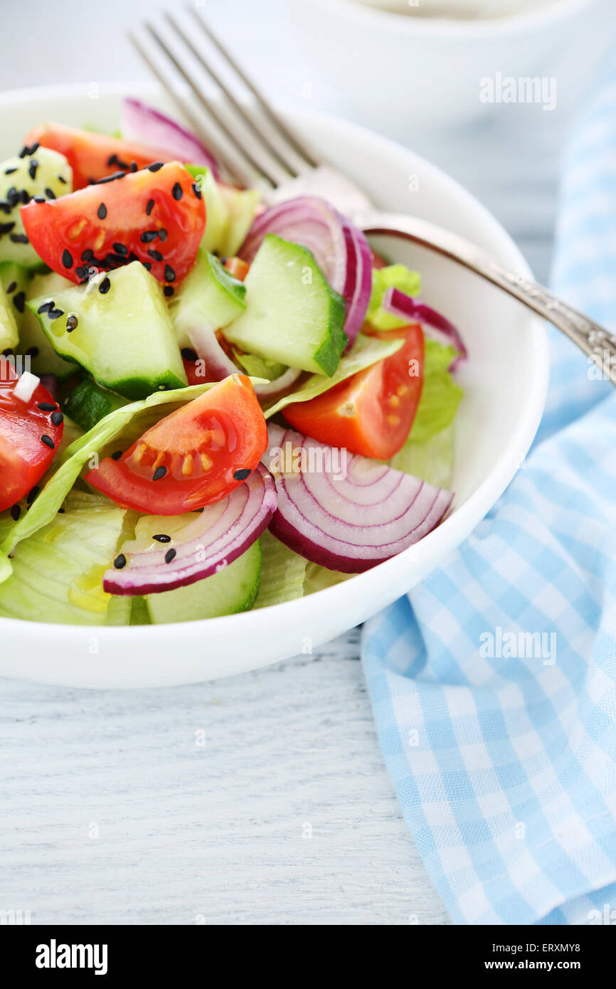 Salat mit Gurken und Tomaten, Essen Stockfoto