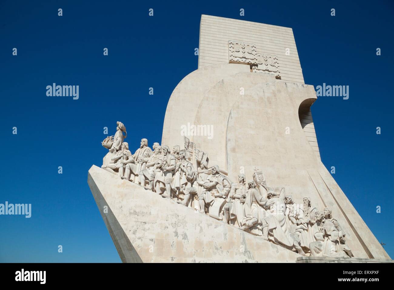 Entdeckung-Denkmal in Belem, Lissabon. Die Ortsrates zeigt Heinrich der Seefahrer an vorderster Front und feiert die portugiesischen Alter o Stockfoto