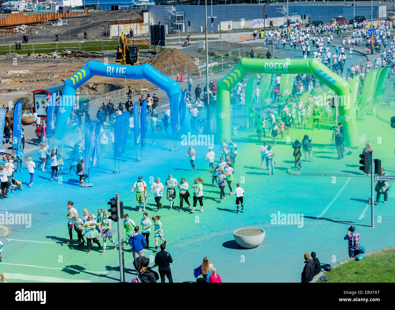 Die Farbe laufen, Reykjavik, Island. "Glücklichste 5k run auf dem Planeten". Dies war die erste Farbe laufen statt in Island, 6. Juni 2015 Stockfoto