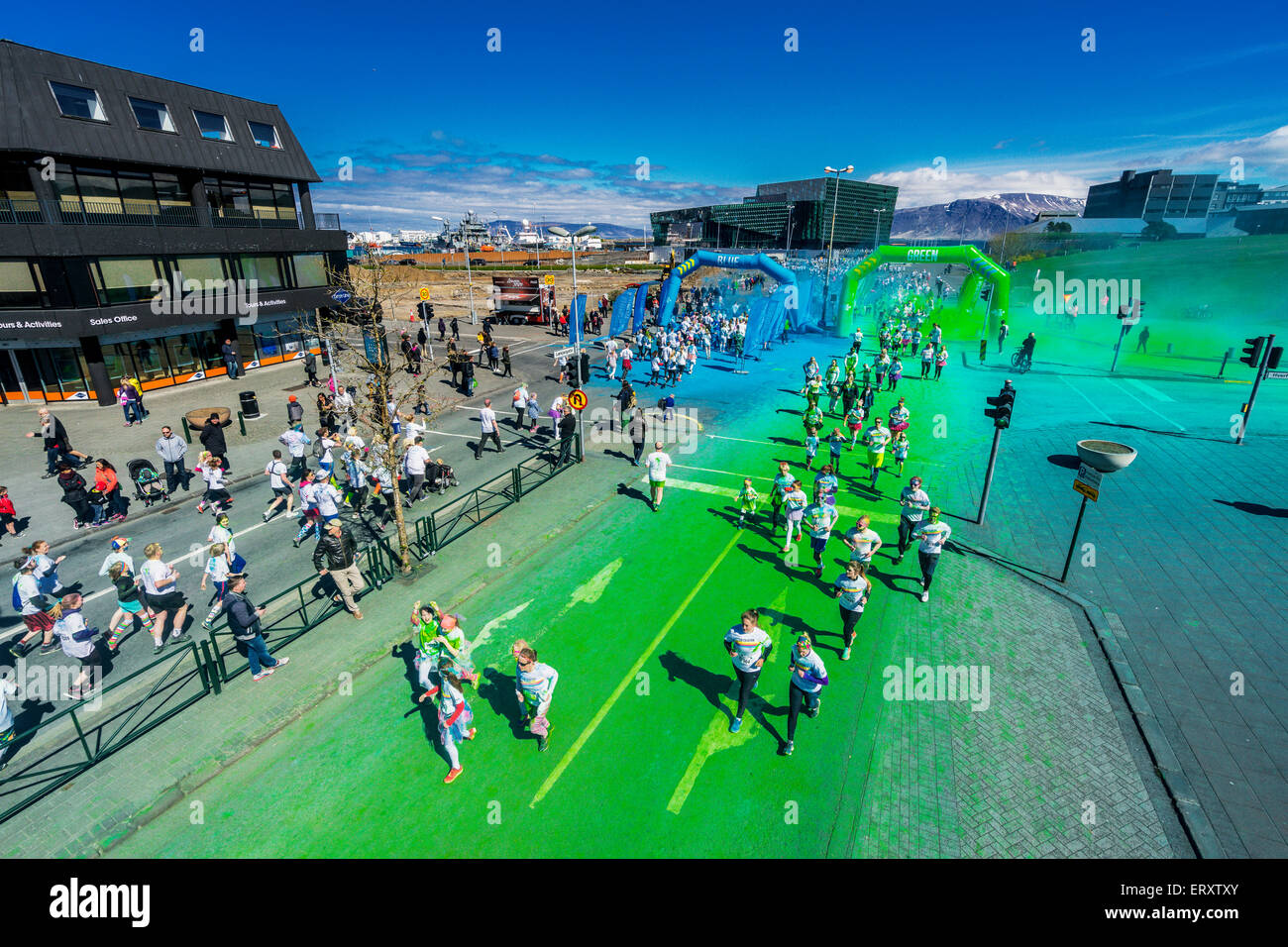 Die Farbe laufen, Reykjavik, Island. "Glücklichste 5k run auf dem Planeten". Dies war die erste Farbe laufen statt in Island, 6. Juni 2015 Stockfoto