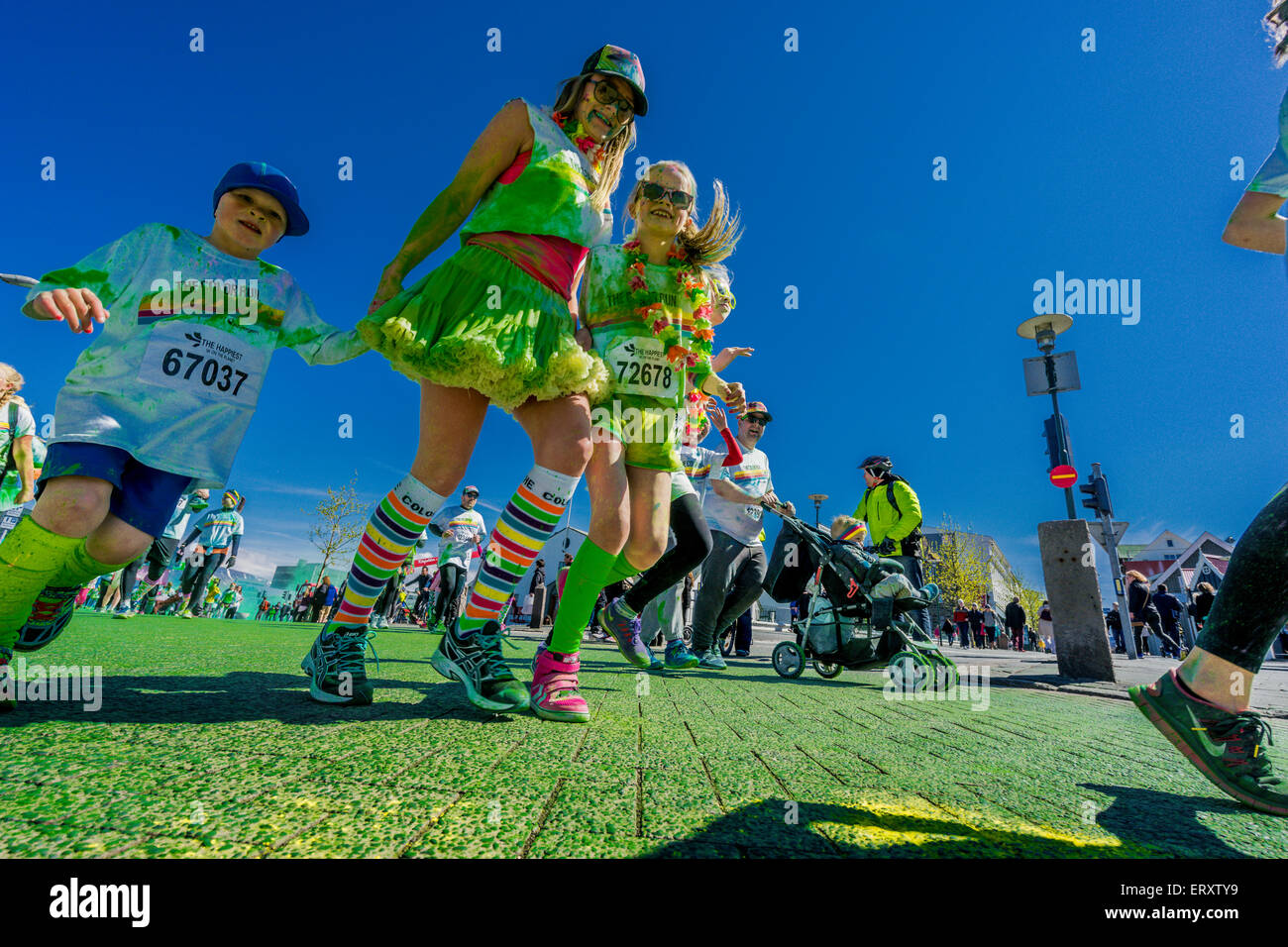 Die Farbe laufen, Reykjavik, Island. "Glücklichste 5k run auf dem Planeten". Dies war die erste Farbe laufen statt in Island, 6. Juni 2015 Stockfoto