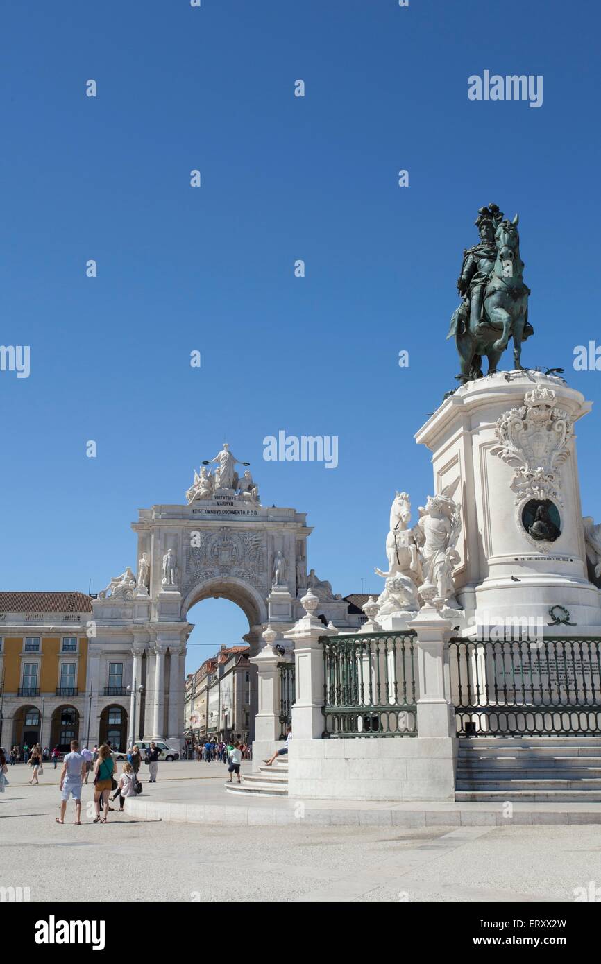 Der Triumphbogen und das Denkmal von König José i. in Commerce Square, Lissabon Stockfoto