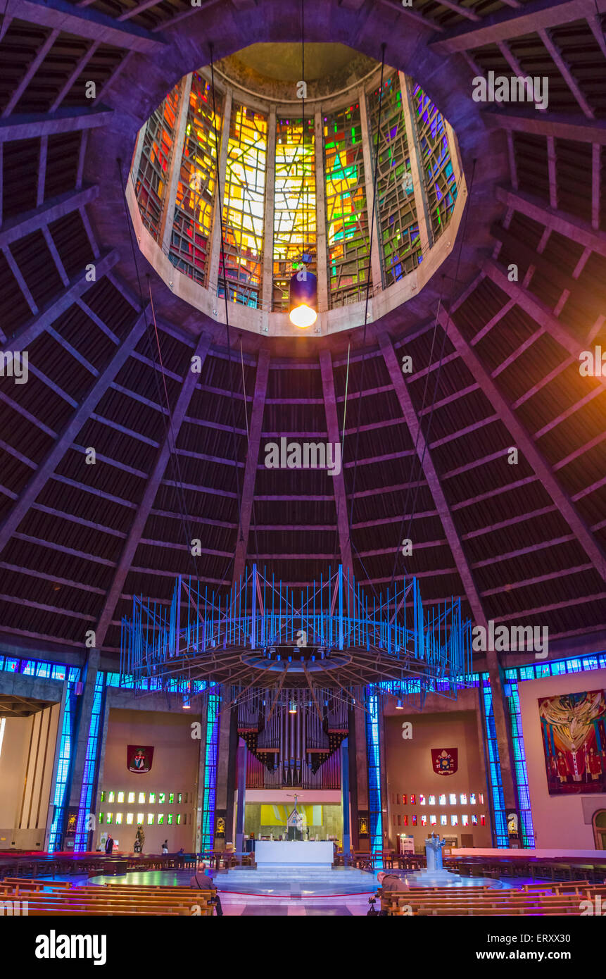 Innere des Liverpool Metropolitan Cathedral, Liverpool, Merseyside, England, Vereinigtes Königreich Stockfoto