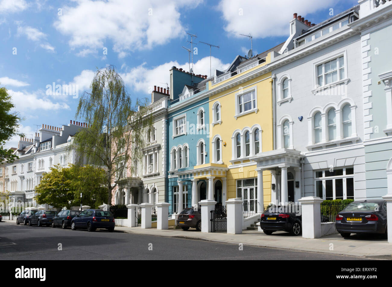 Bunte Häuser in Elgin Crescent auf der Ladbroke Estate, Notting Hill