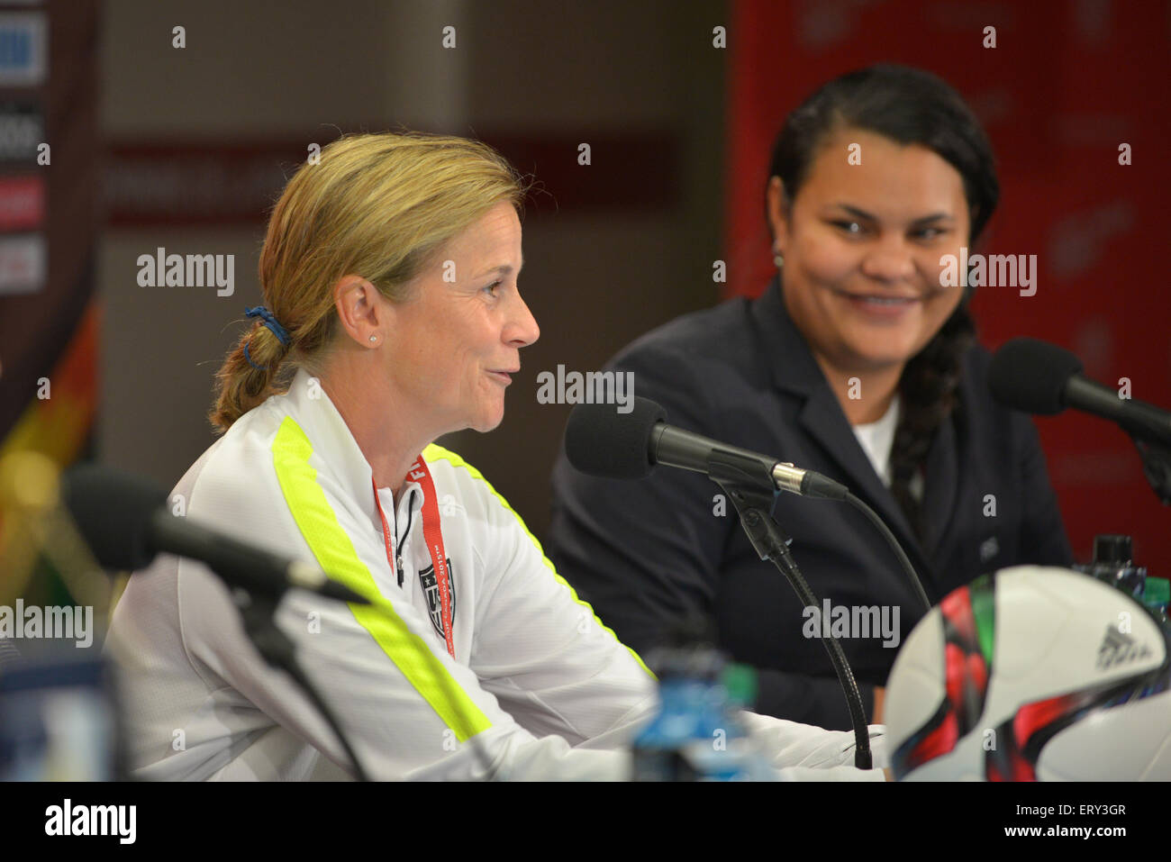 Die USWNT Ausbildung in Vorbereitung auf ihre Eröffnung Gruppe Spiel der FIFA Frauen WM in Winnipeg Stadion. Stockfoto