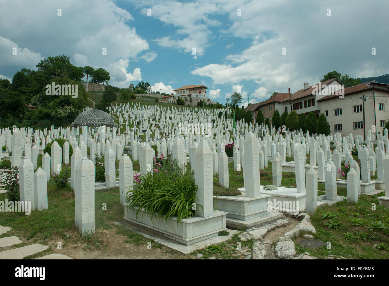 Muslimischer Friedhof In Der Nähe Muslimischer Friedhof von Kovaci in Sarajevo Stockfotografie - Alamy