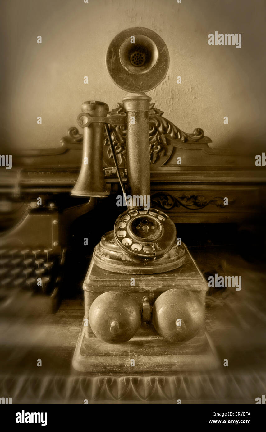 Alte vintage 1800s Telefon; Baroda; Gujarat; Indien, asien Stockfoto