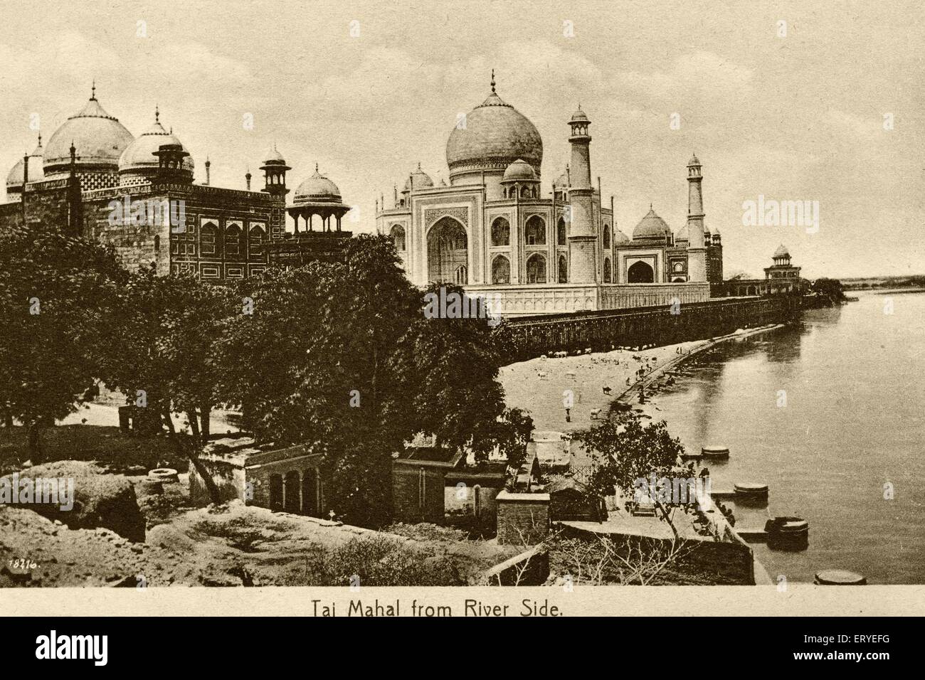 Alte Bild Jahrgang 1900s; Taj Mahal von der Flussseite; Agra; Uttar Pradesh; Indien Stockfoto