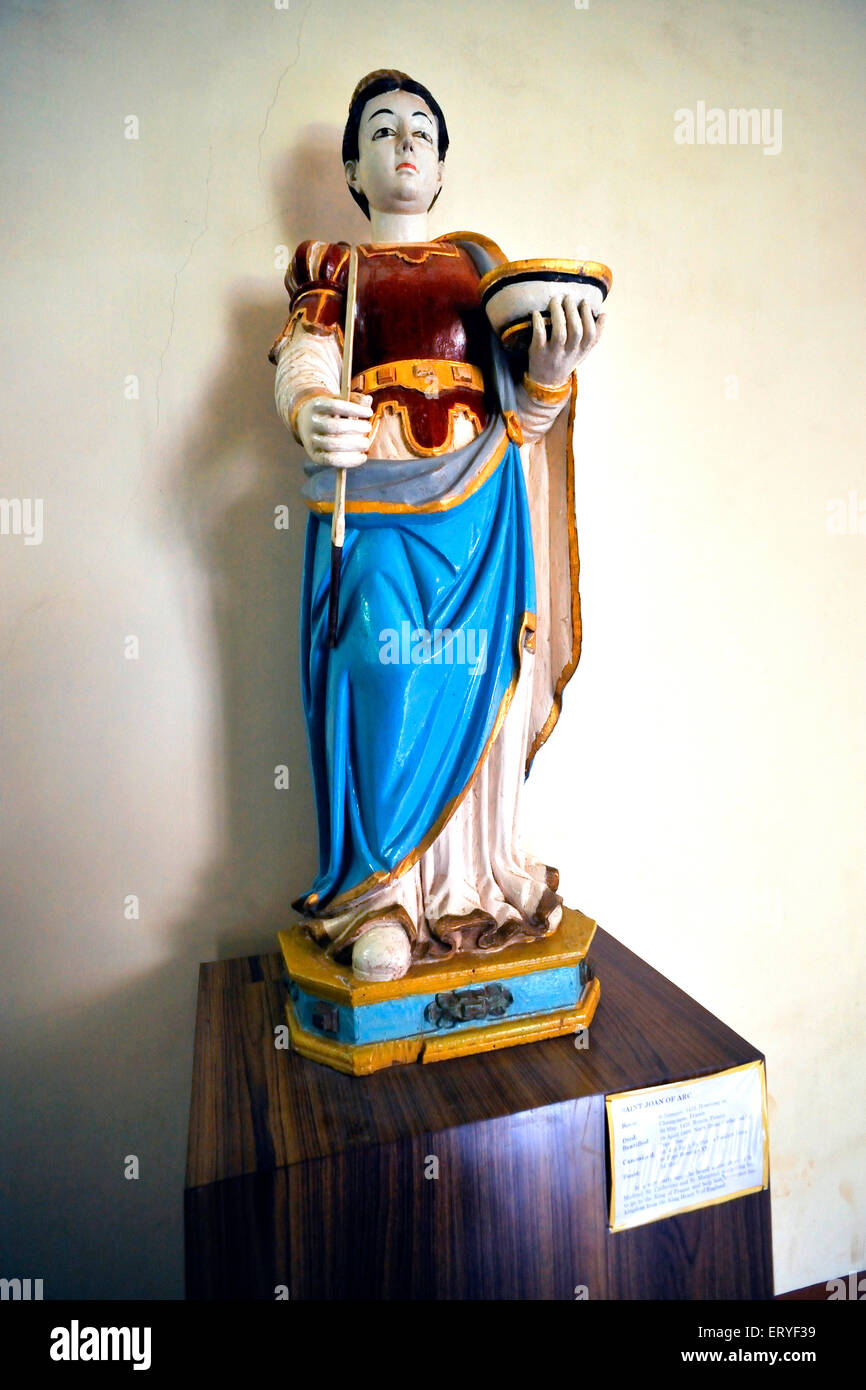 Statue der Heiligen Jeanne des Bogens im Erzbischöflichen Palast; PALACIO ARQUIEPISCOPAL DE GOA OU PALACIO ANTIGO DOS ARCEBISPOS , Ella; Velha; Goa, Indien, asien Stockfoto