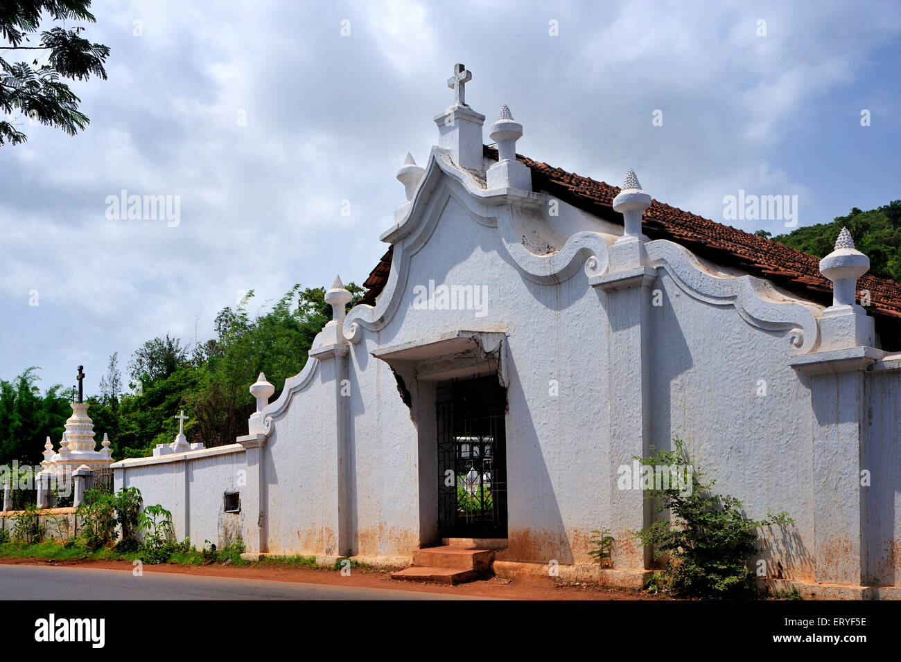 Alte Kirche in der Nähe von Margaon; Süd-Goa; Goa; Indien Stockfoto