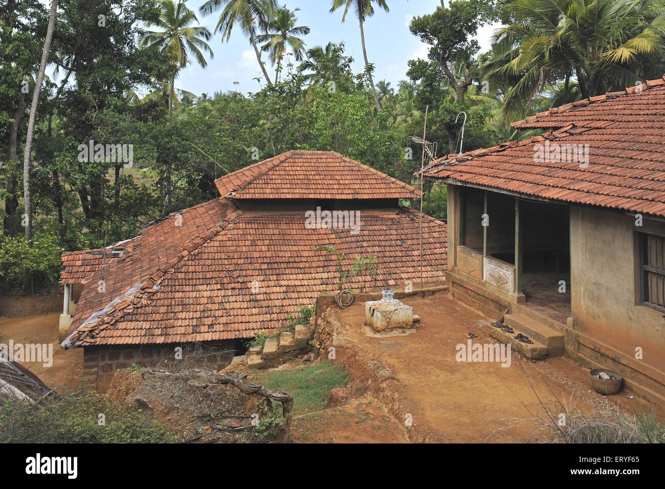 Haus im Dorf; Aruali; Sindhudurg Bezirk; Maharashtra; Indien Stockfoto