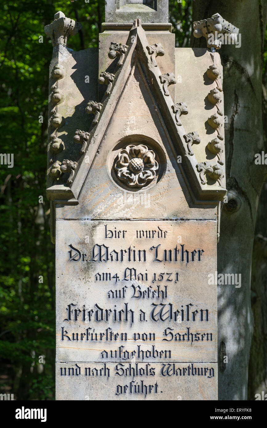 Lutherdenkmal, Obelisk, Detail mit Inschrift und Luther-Rose, legen Sie die gefälschte Verhaftung Luthers im Jahre 1521, gebaut im Jahre 1857 Stockfoto