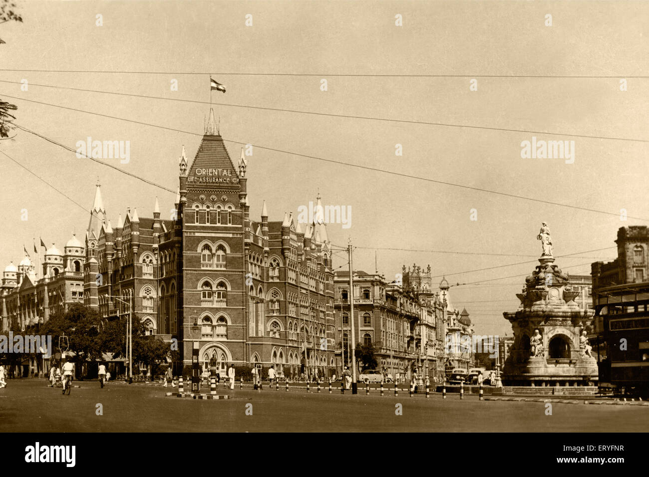 Alte vintage 1900s Flora Brunnen jetzt Hutatma Chowk und Orientalische Versicherung Bombay Mumbai Maharashtra Indien Stockfoto