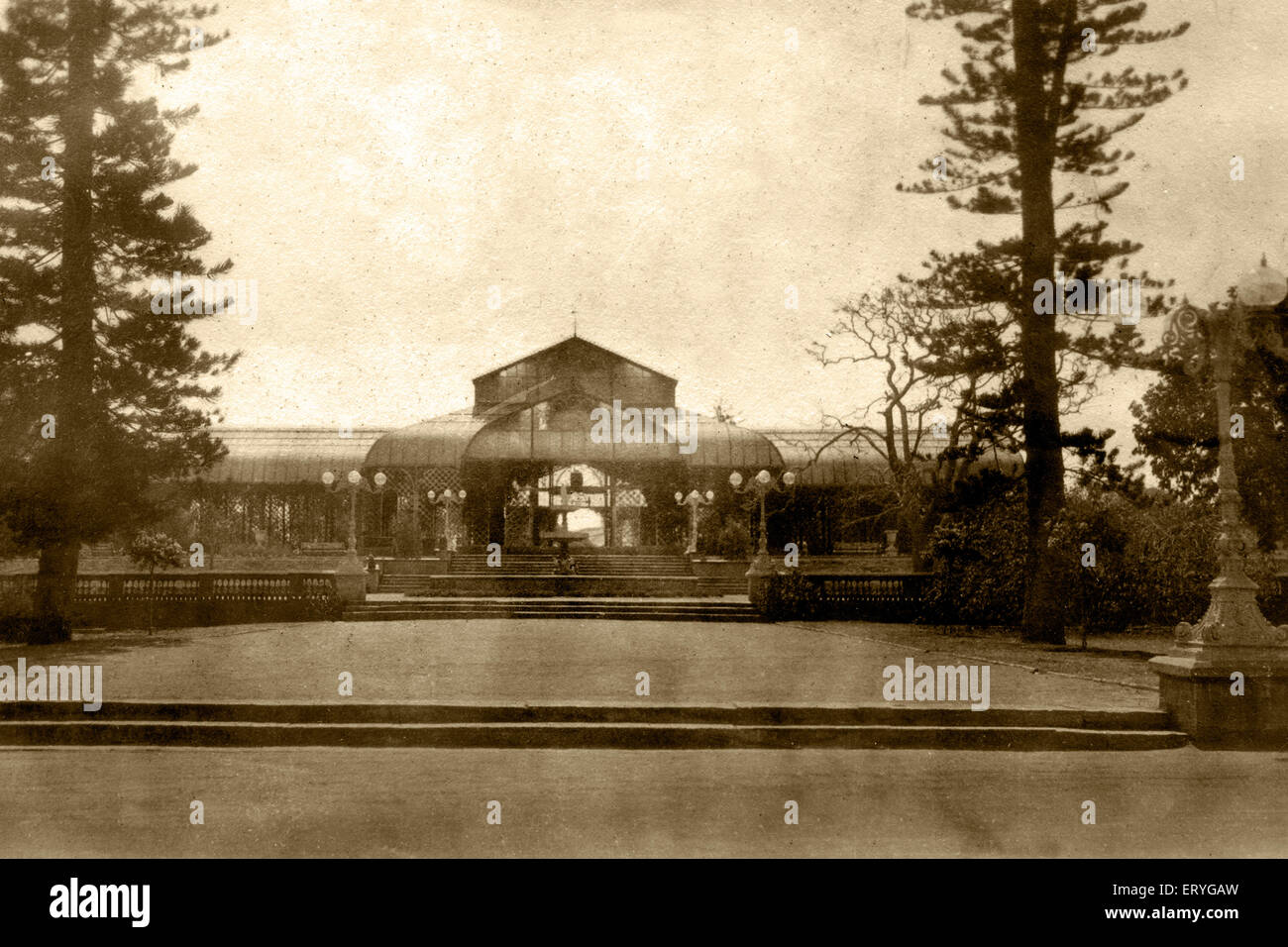 Alte vintage antike 1900s Bild von Glass House , Lalbagh Botanical Garden ; Bangalore ; Bengaluru , Karnataka ; Indien , Asien Stockfoto