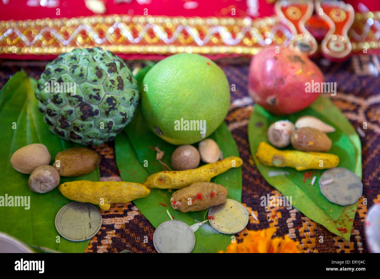 Früchte für Pooja Indien Asien Stockfoto