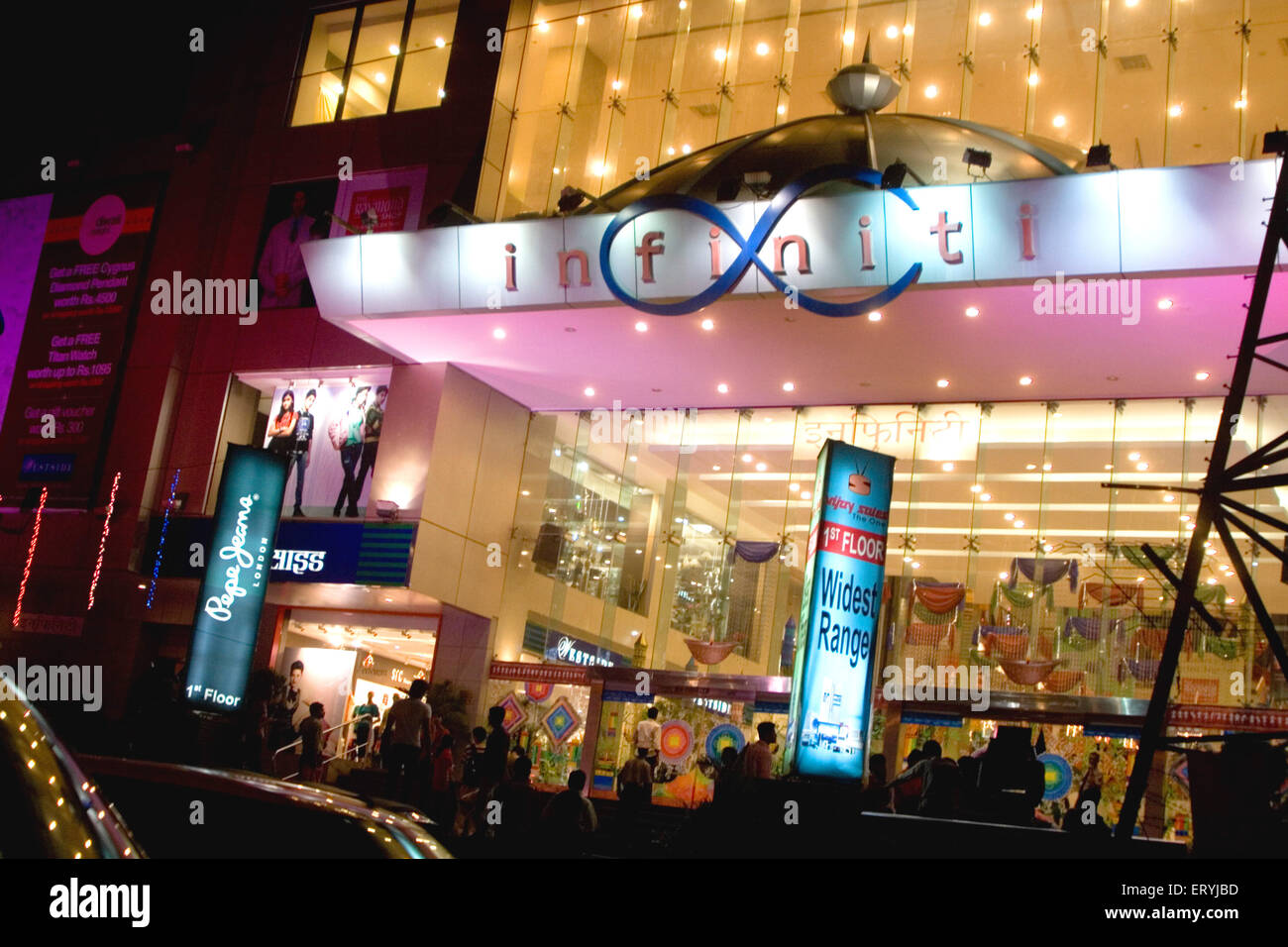 Infiniti Einkaufszentrum, Malad, Bombay, Mumbai, Maharashtra, Indien, Asien Stockfoto