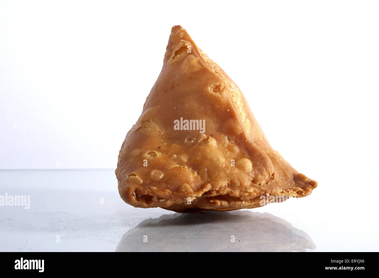 Indischen lokalen Imbiss essen samosa Stockfoto