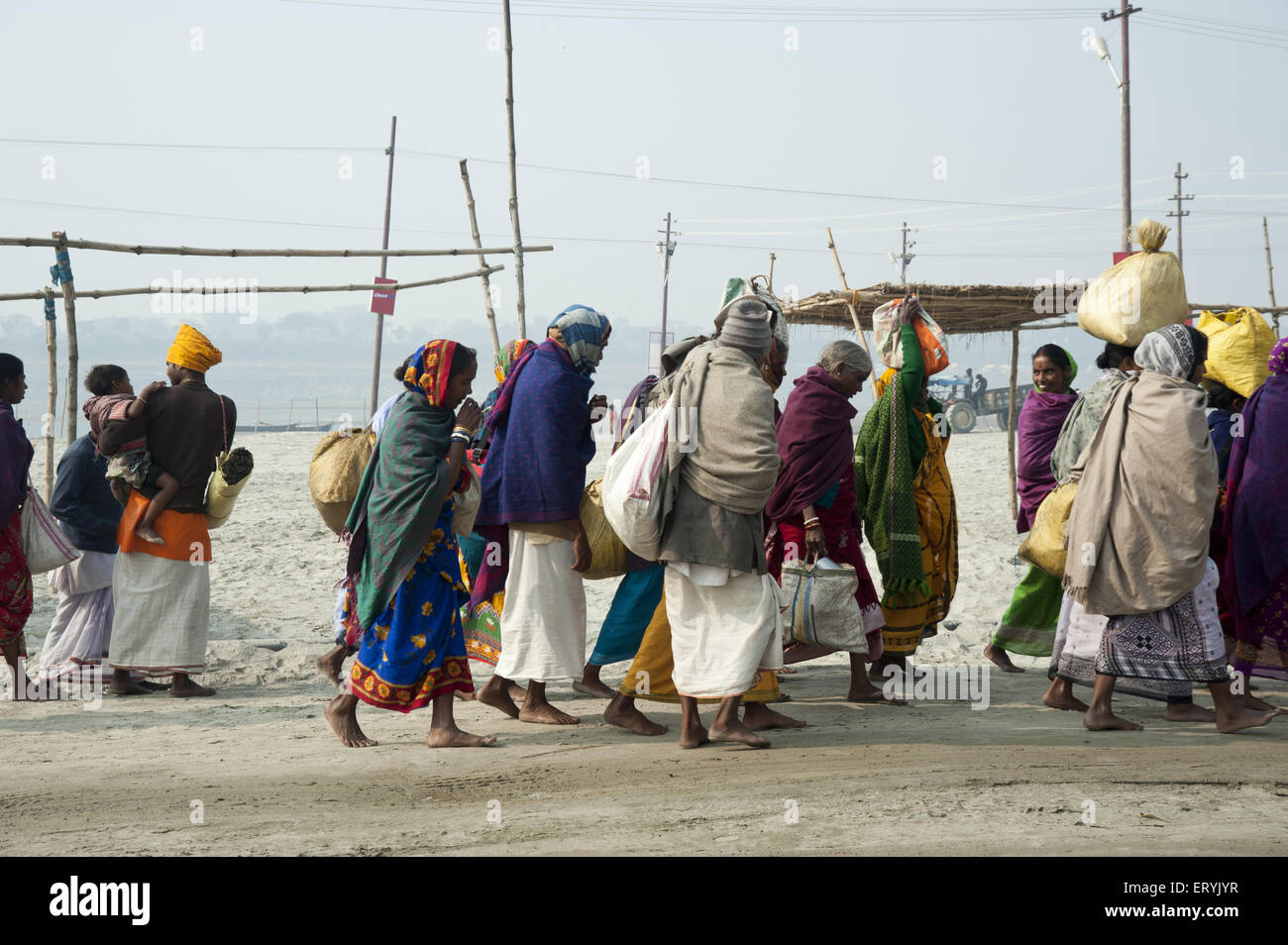 Menschen in Kumbh Mela Festival in Uttar Pradesh, Indien Stockfoto