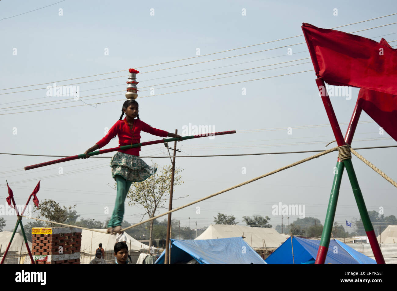 Straße Zirkus in Kumbh Mela in Uttar Pradesh, Indien Stockfoto