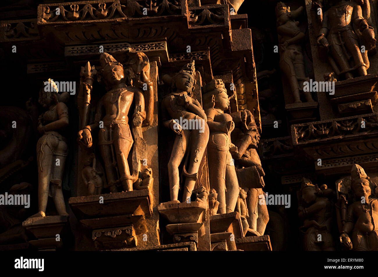 Klassische Skulpturen von Khajuraho Tempel Madhya Pradesh Indien Asien Stockfoto