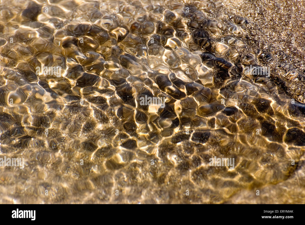 Abstraktes Wassermuster am Mandva Strand; Bombay, Mumbai; Maharashtra; Indien, asien Stockfoto