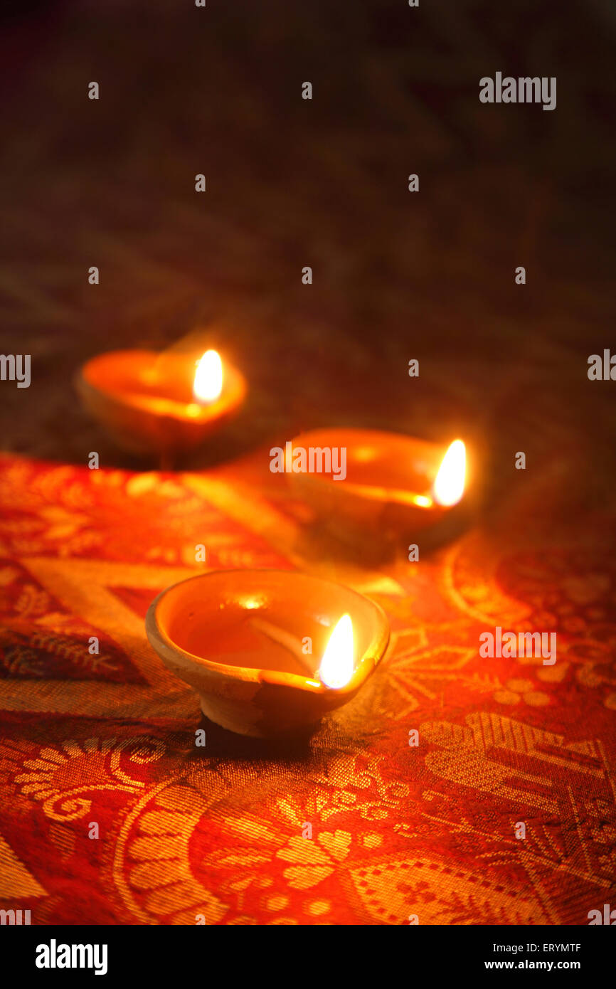 Irdenen Öl Lampen Diya auf Deepawali Diwali-fest Stockfoto