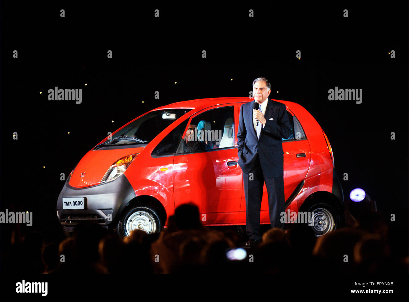 Ratan Tata Chairman, Start Nano Auto, Tata Motor, Tata Nano, kleinste billigste erschwinglichen Hatchback Auto, Bombay, Mumbai, Maharashtra, Indien Stockfoto