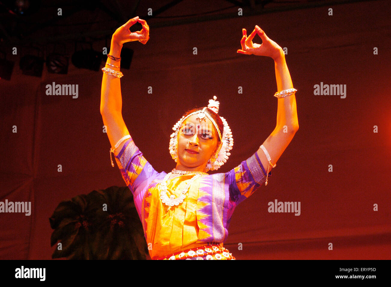 Performs With His Daughter Stockfotos Und Bilder Kaufen Alamy