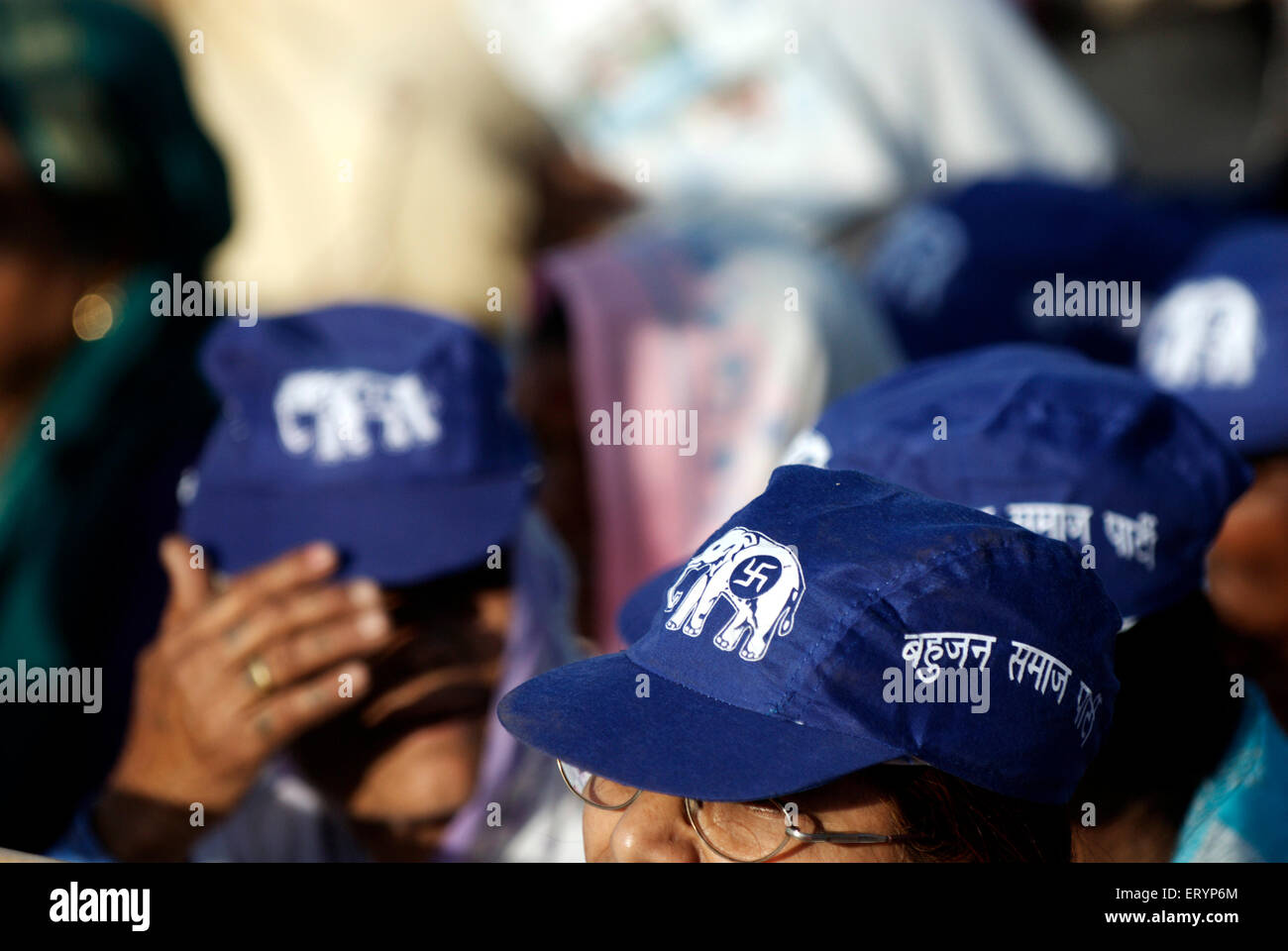 Bahujan Samaj Partei, BSP, politische Partei Logo Kappe, Präsident Mayawati, Wahlkampfkundgebung, Bombay, Mumbai, Maharashtra, Indien, Asien Stockfoto