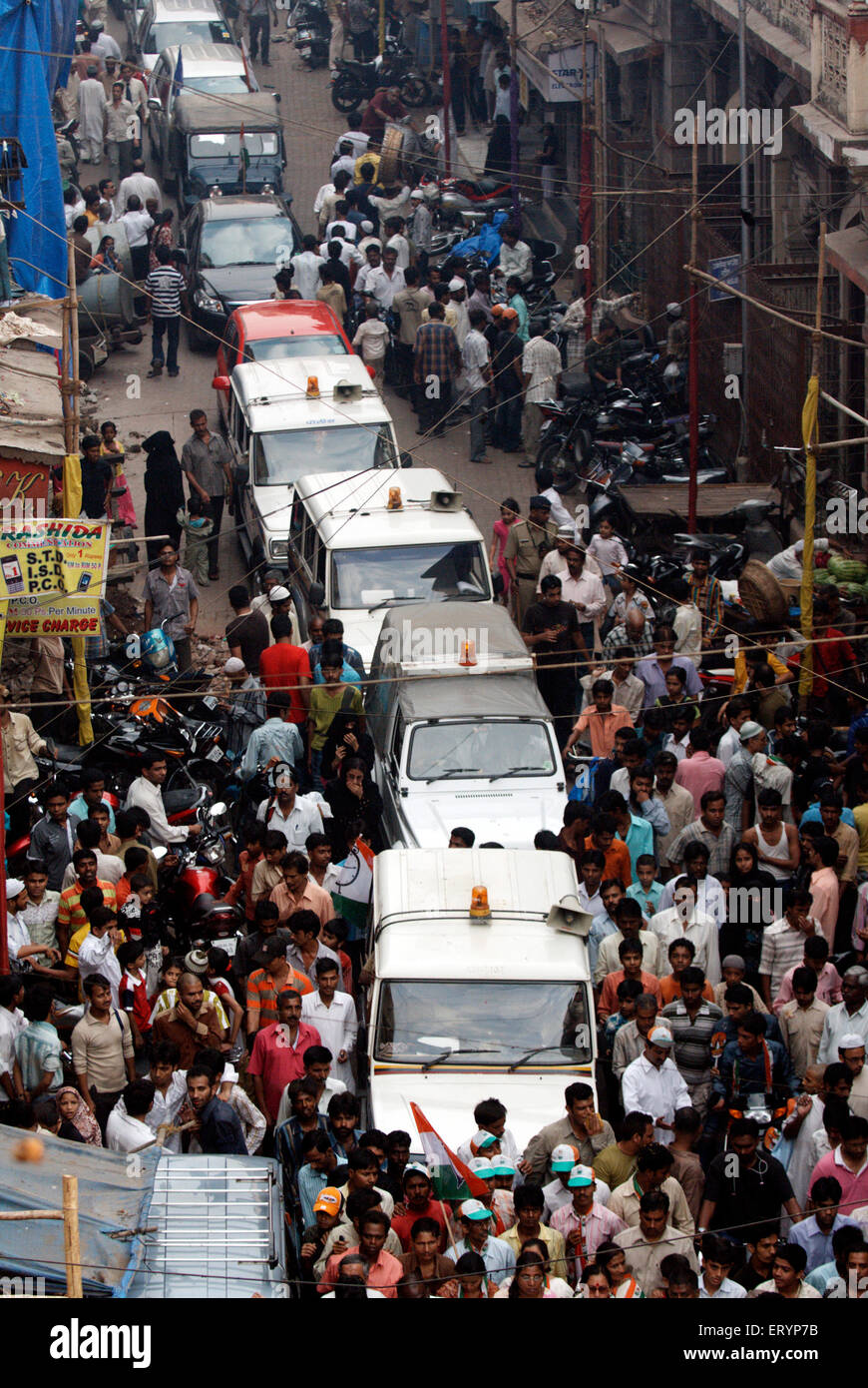 Indischer Wahlkampfverkehr, Salman Khan, Schauspieler, Wahlkampf für indischen Nationalkongresskandidaten Milind Deora in Bombay Mumbai Indien Asien Stockfoto