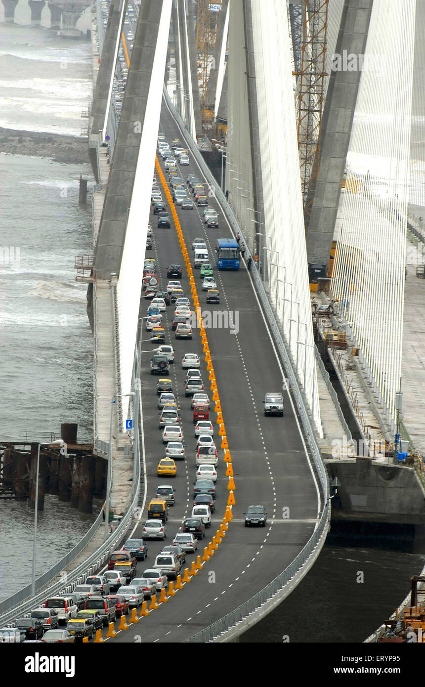 Verkehr, Bandra Worli Rajiv Gandhi Sea Link Bridge; Bombay, Mumbai; Maharashtra; Indien, asien Stockfoto
