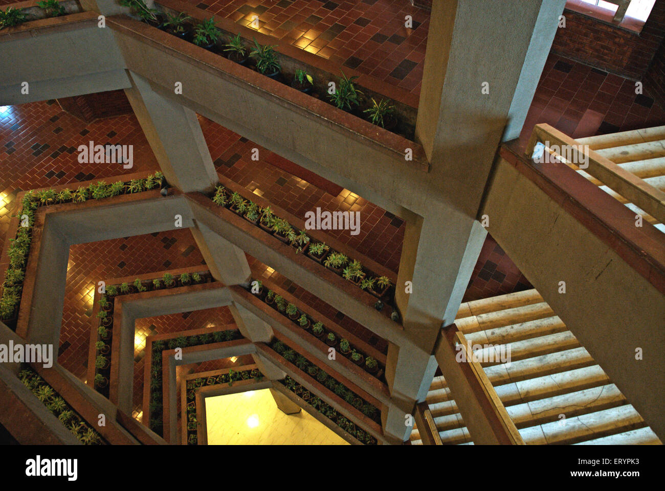 Atrium, Mahindra Towers, Mahindra und Mahindra Hauptsitz, Worli, Bombay, Mumbai; Maharashtra; Indien, asien Stockfoto