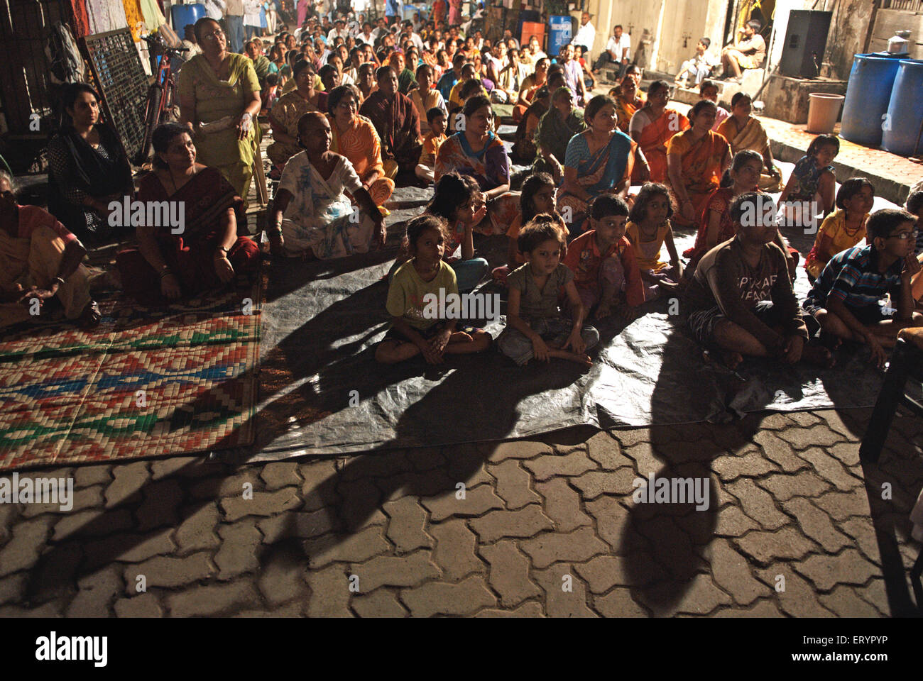 26/11 Bombay Terroranschlag 2008 , Menschen treffen sich zur Unterstützung der Opfer , Bombay , Mumbai , Maharashtra , Indien , Asien Stockfoto