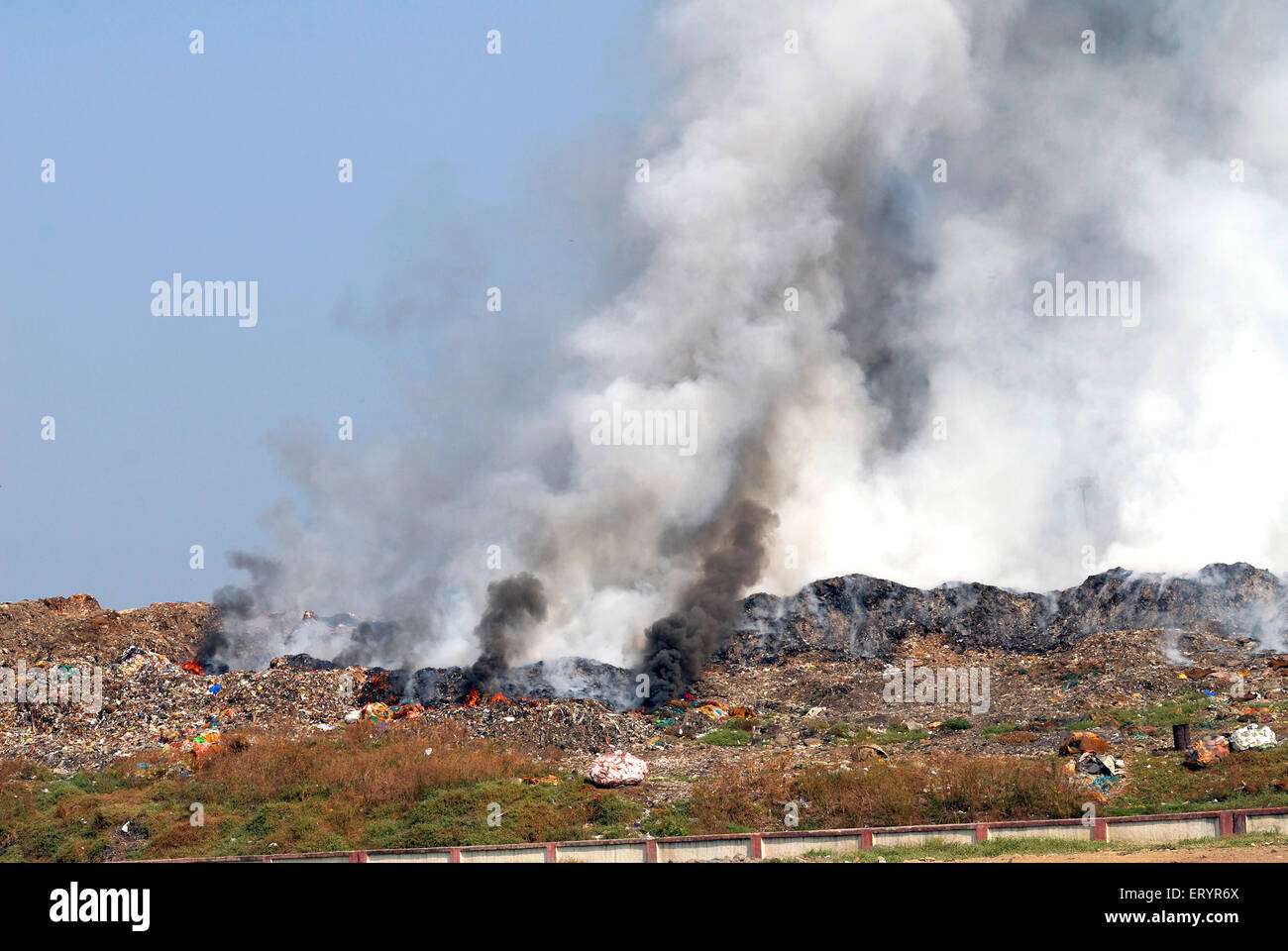 Müllverbrennung , Deponie , Abfalldeponien , Deonar , Bombay , Mumbai , Maharashtra , Indien, Asien Stockfoto
