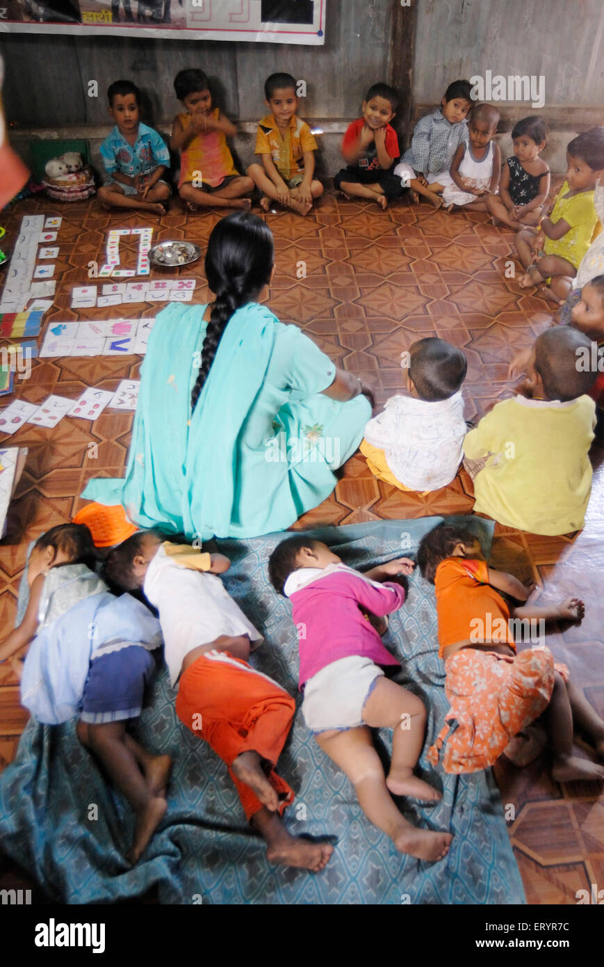 NGO nicht Regierungsorganisation die Betreuung von Kindern; Bombay Mumbai; Maharashtra; Indien Stockfoto