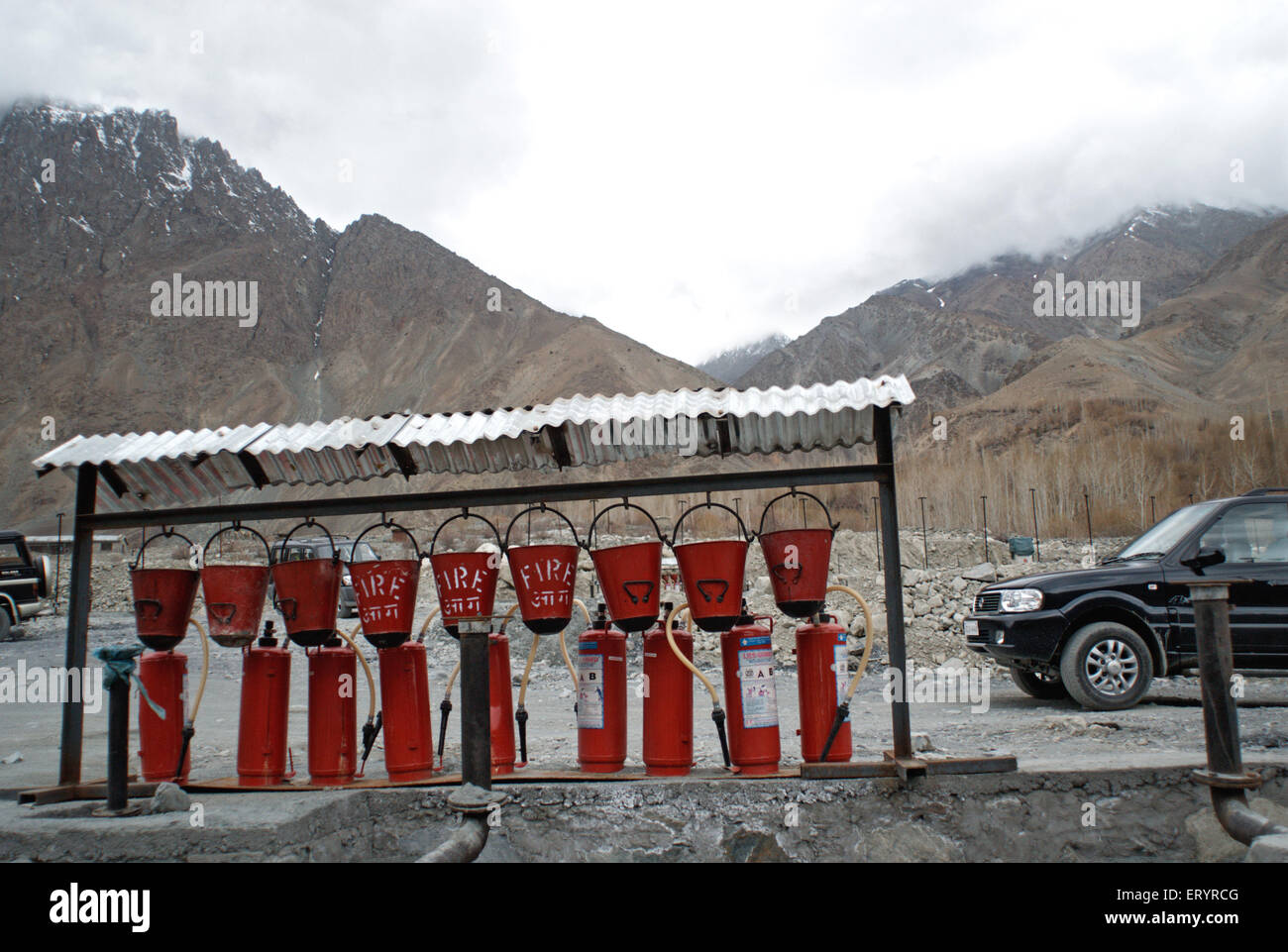 Feuerlöscher , Chutak Wasserkraftwerk Projekt , Suru Fluss , Sarze Dorf , Kargil , Ladakh , Jammu und Kaschmir ; Indien , Asien Stockfoto