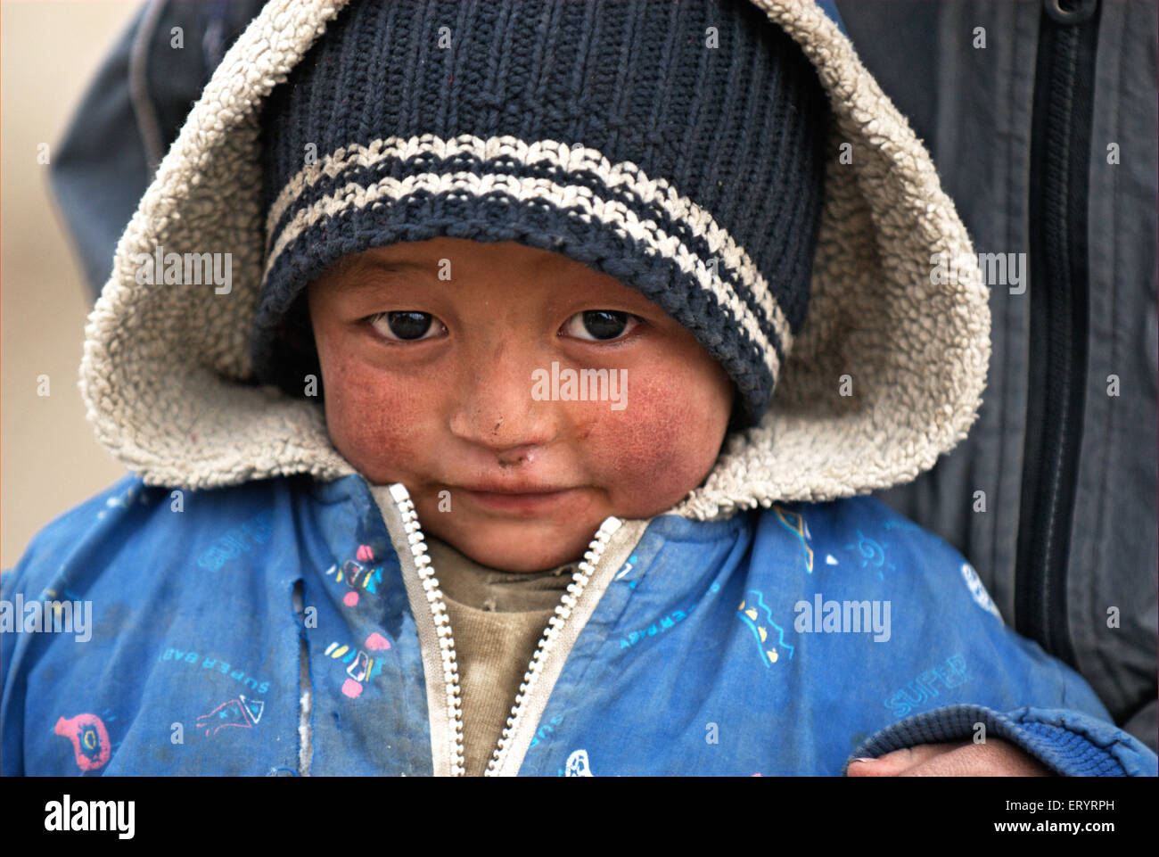 Junge; Gästehaus; Ladakh; Jammu und Kaschmir; Indien 9. April 2008 Stockfoto