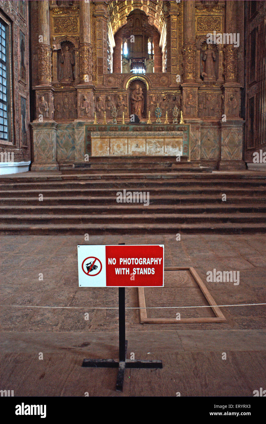 Keine Fotografie mit Stativ-Board in der Kathedrale von Se; Old Goa; Velha Goa; Indien 7. Mai 2008 Stockfoto