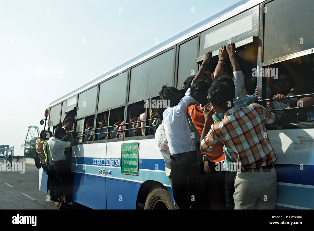Überfüllung in öffentlichen Busverkehr , Metropolitan Transport Corporation , MTC , PTC , Madras , Chennai , Tamil Nadu , Indien , Asien Stockfoto